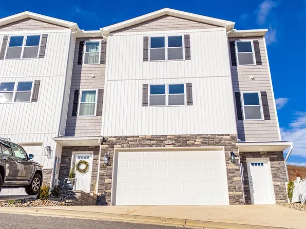 268 Red Oak Ln, Morgantown, WV 26501