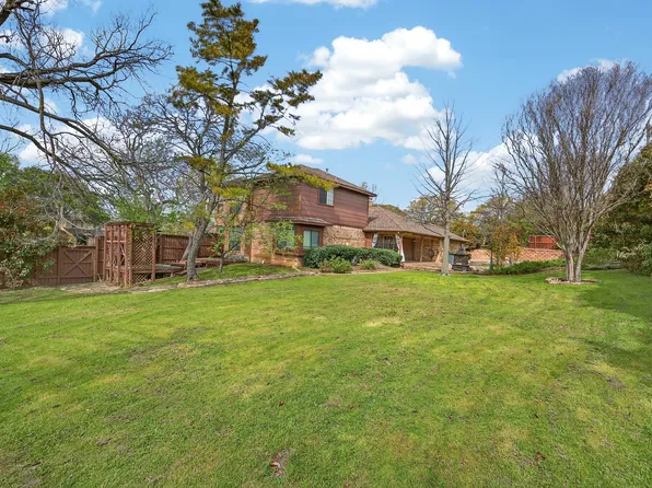 100 Castle Ct, Irving, TX 75038