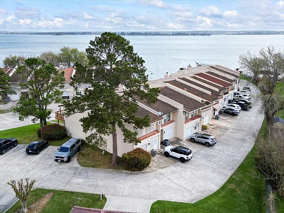 2nd image of 41 Regency Point