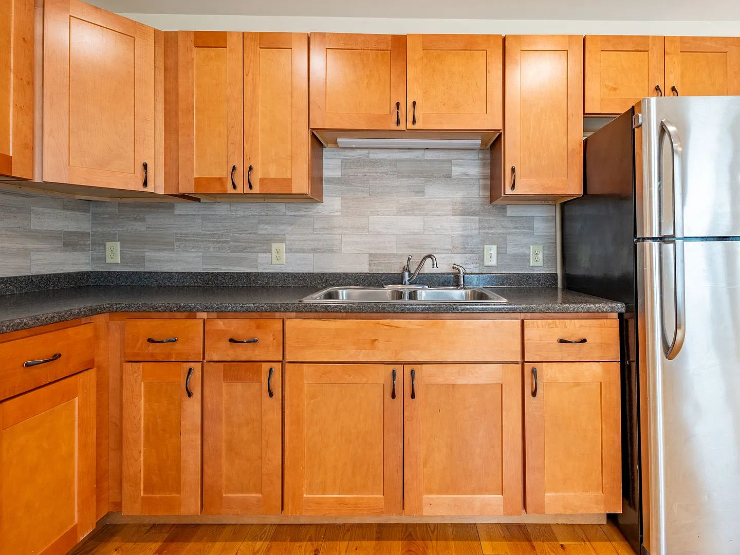 83 Park St — Photo 4