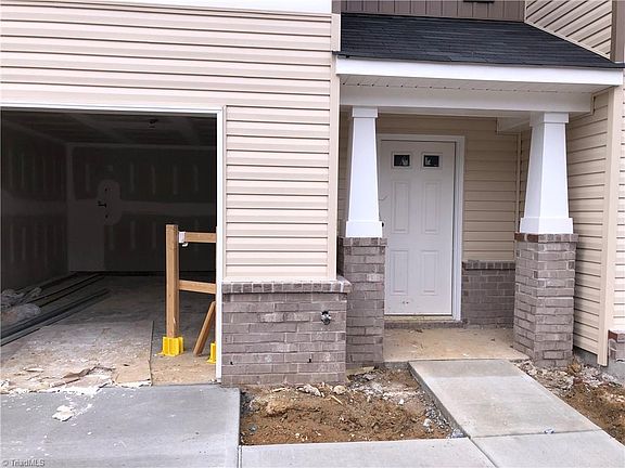 3rd image of 114 Crepe Myrtle Ln #8-MOM