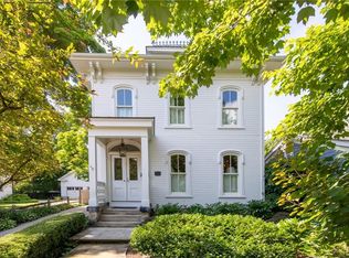 47 E Orange St, Chagrin Falls, OH 44022