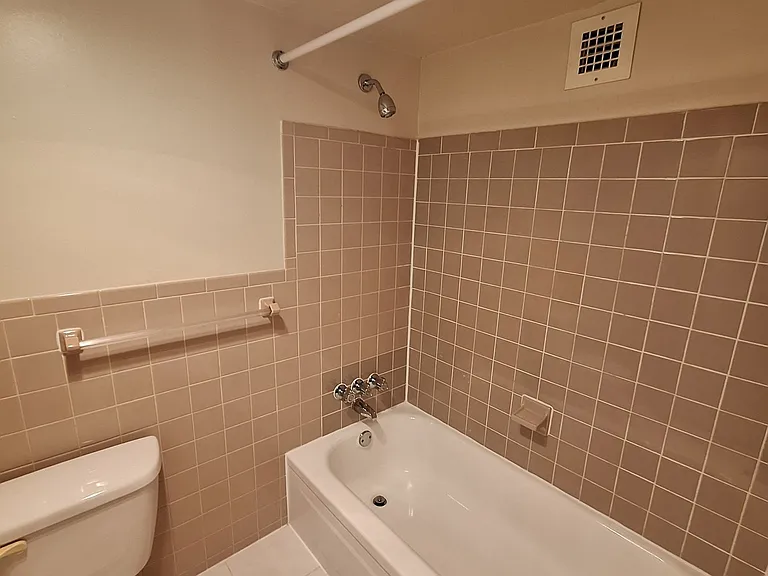Claridge House — Photo 124