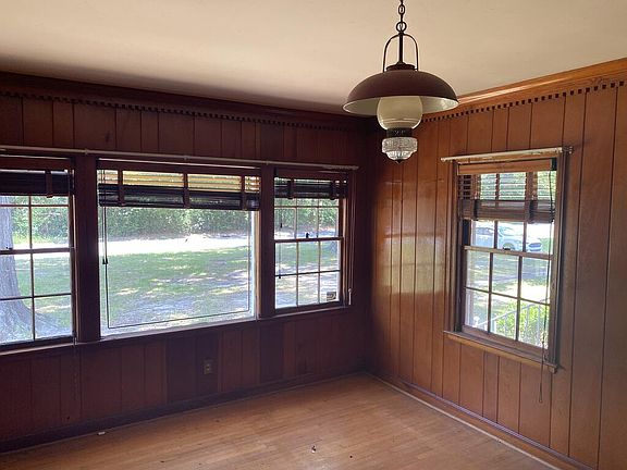 3rd image of 2732 Hilton Ave