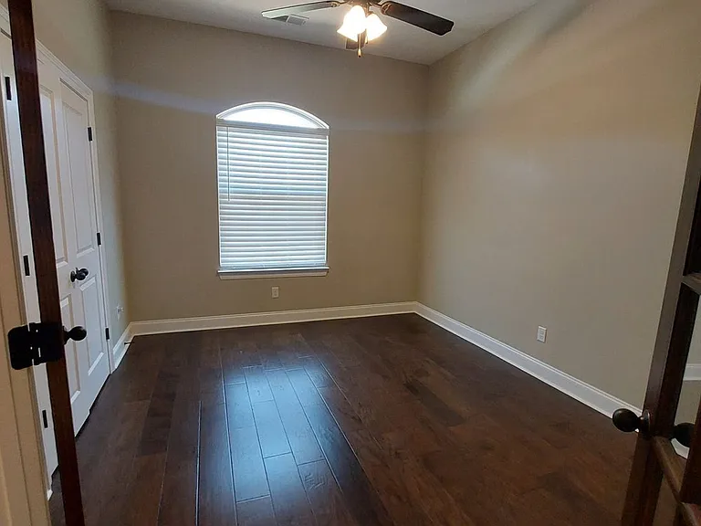 5285 Hurt Rd — Photo 4