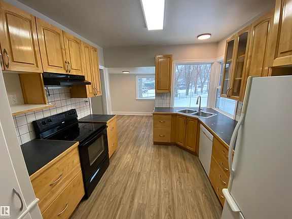 4th image of 4809 54a Ave
