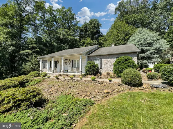 3014 Lexus Dr, Spring Grove, PA 17362