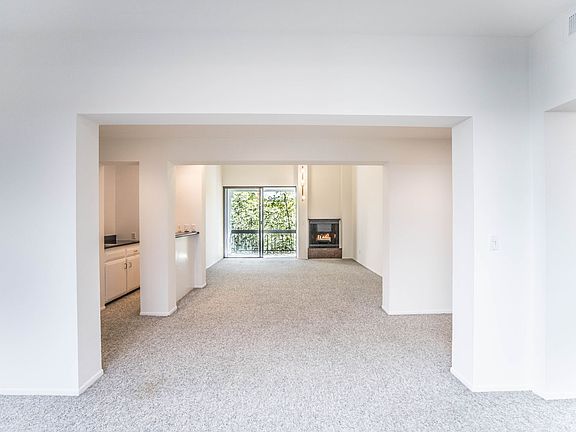 3rd image of 1830 Westholme Ave APT 303