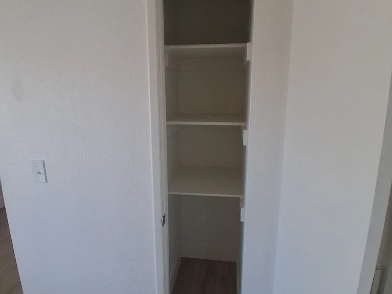 510 E Vine St #J — Photo 11