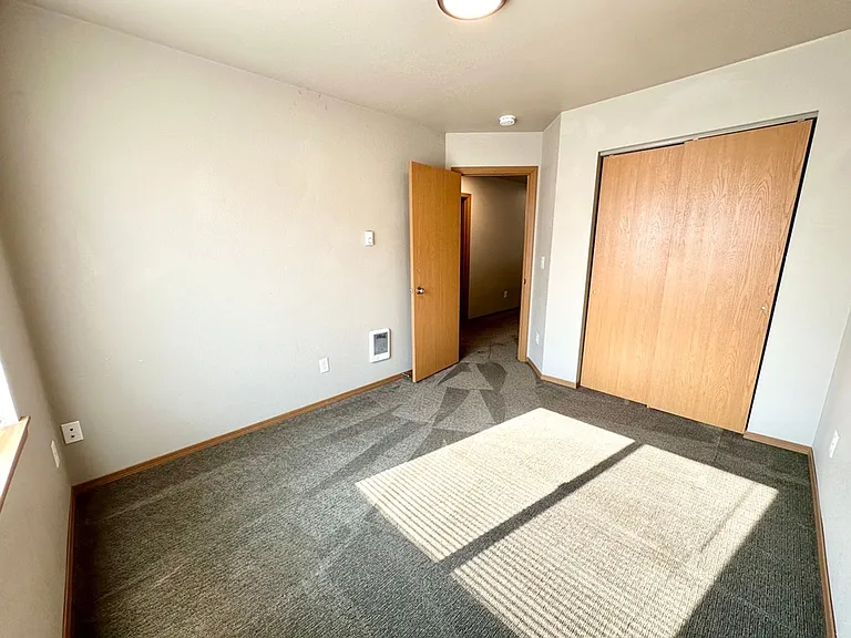 2102 N Yellowstone St — Photo 52