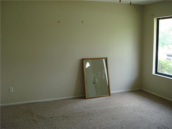 4th image of 2325 Seamist Street