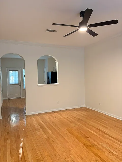 2 bed, 1.5 bath, 1040 sqft, $1,700 — Photo 3