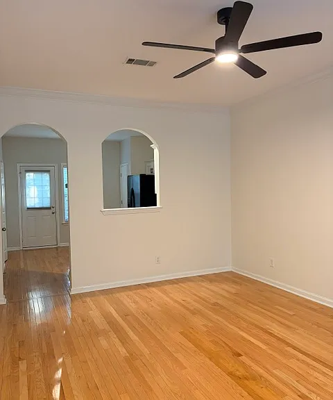 1007 Cashmere Dr — Photo 2