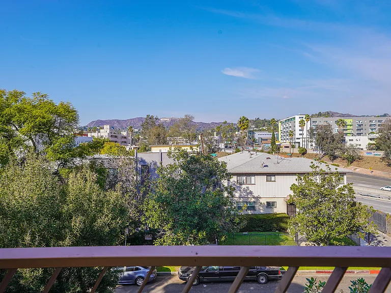 5800 Harold Way — Photo 41