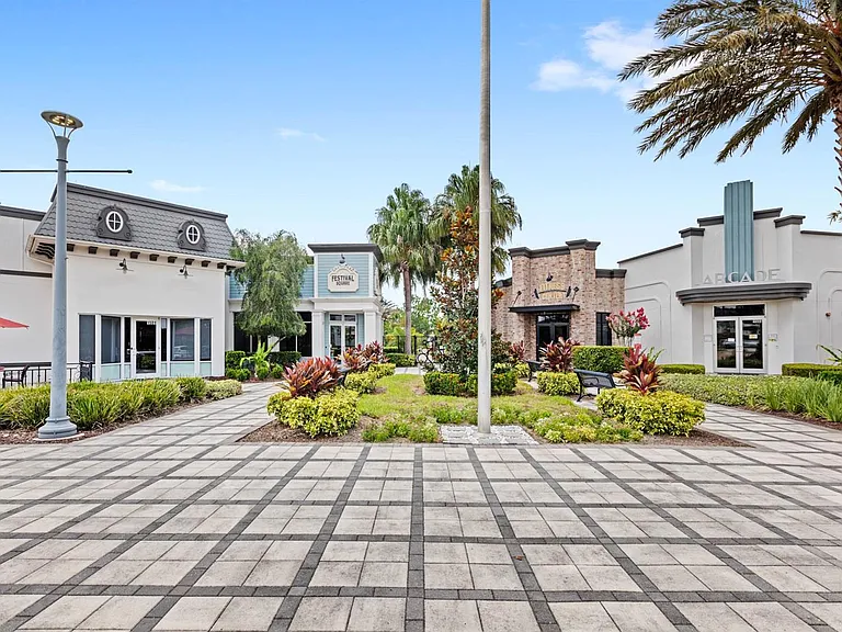 154 Captiva Dr — Photo 35