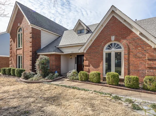 2017 Westbriar Dr, Cordova, TN 38016