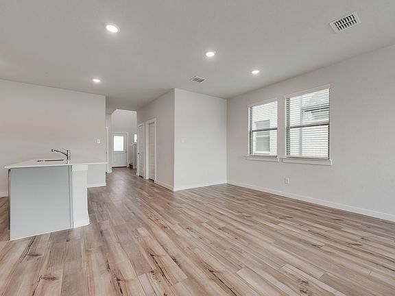 5th image of 309 Berkshire Dr
