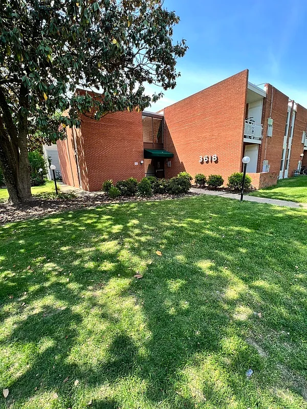 1 bed, 1.0 bath, $895 — Photo 1