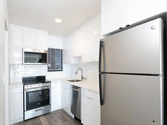 3rd image of 5635 Anza St #2
