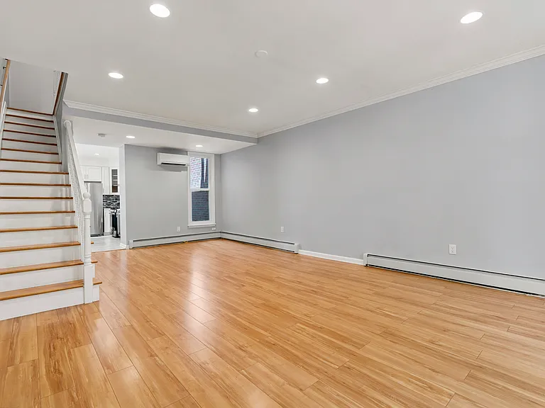 1102 Trinidad Ave NE — Photo 4