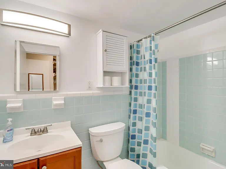 2710 Macomb St NW #303 — Photo 8