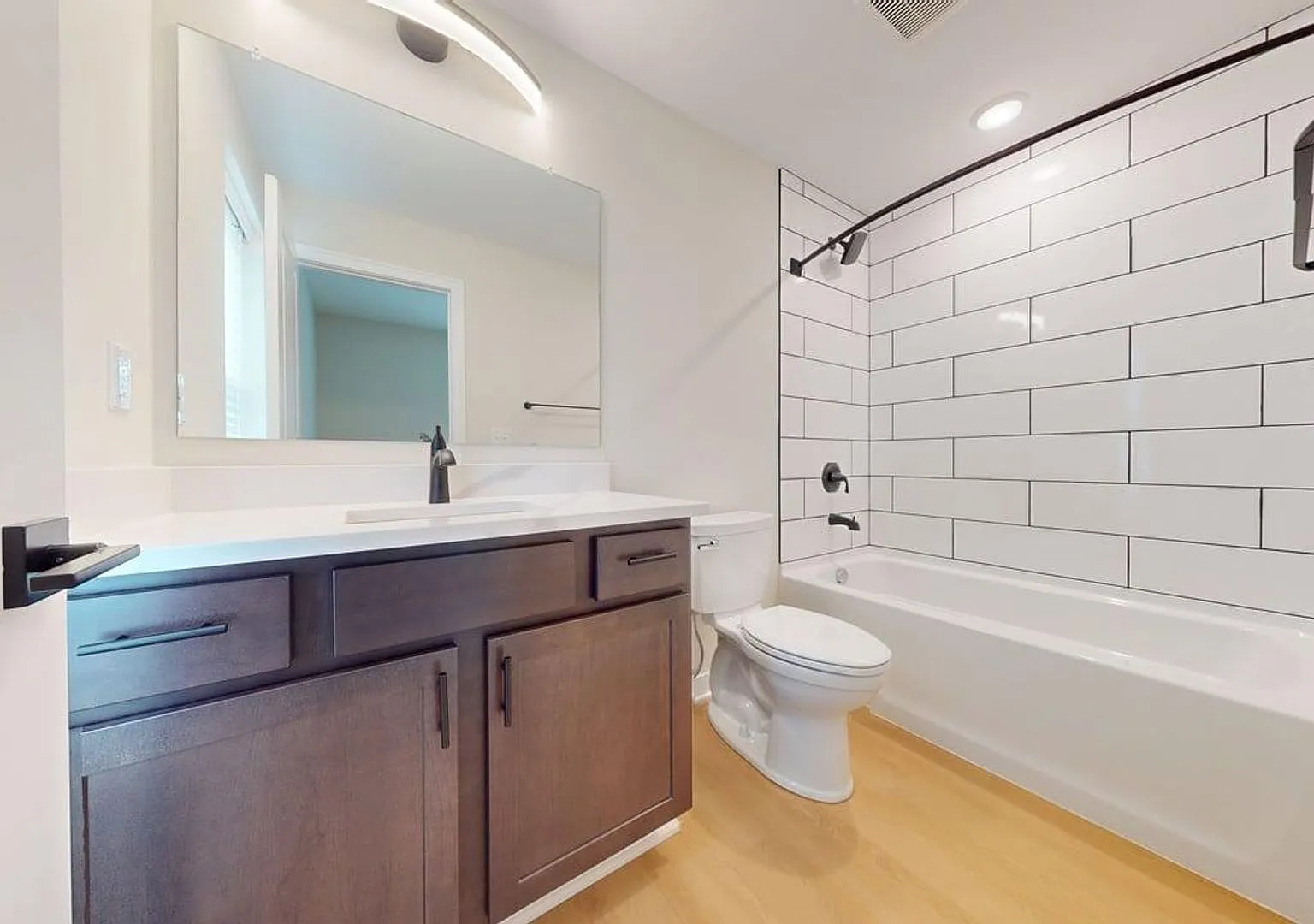 New Build- 6 Bedrooms + 5.5 Baths + 4 Free Off-Street Parking Spots House - Available To See For ... — Photo 3