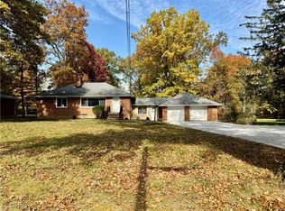 1729 E Pleasant Valley Rd, Seven Hills, OH 44131