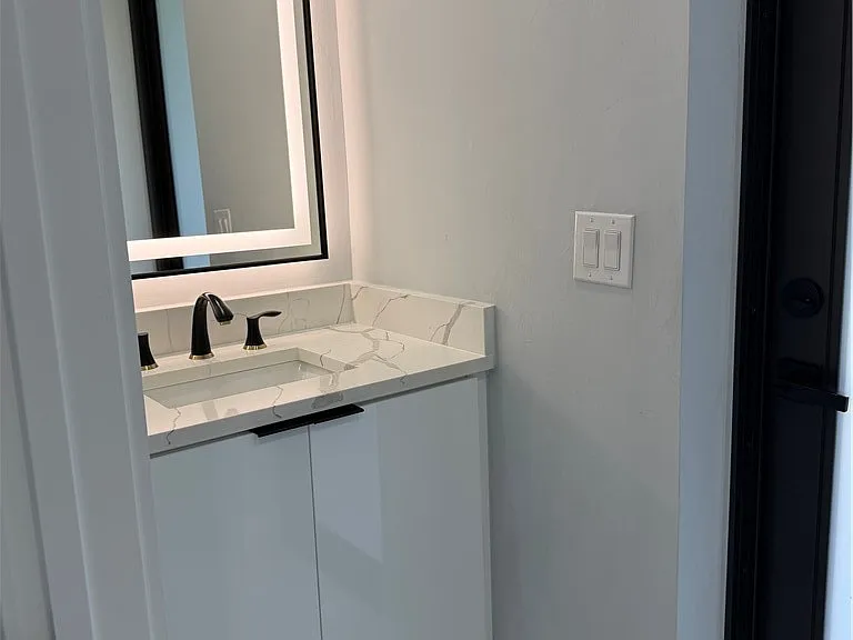 221 SW 25th Ave — Photo 37