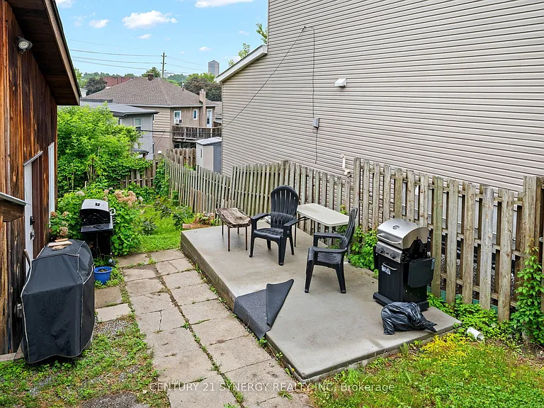 241 Bradley Ave — Photo 16