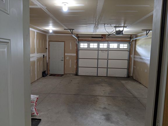 4th image of 5729 Lexington St