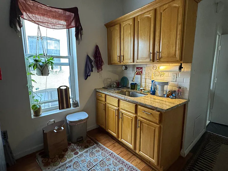 264 E 2nd St #18 — Photo 6