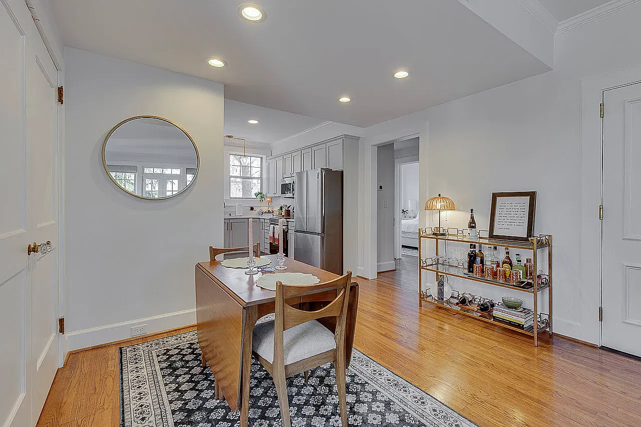 1 bed, 900 sqft, $1,800 — Photo 2