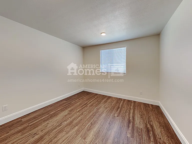 2625 W 3290 S — Photo 21