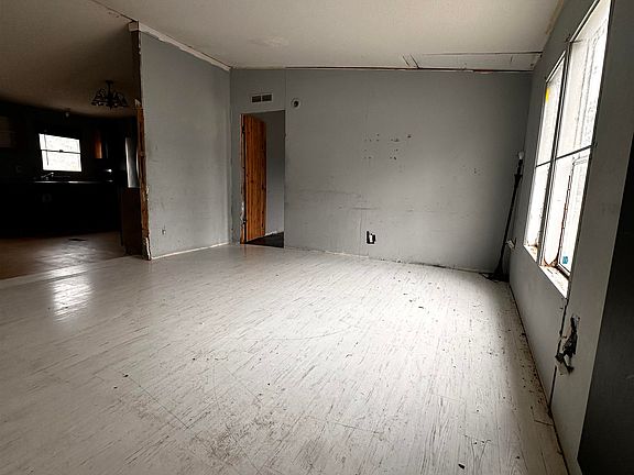 2nd image of 447 Annie Ln.