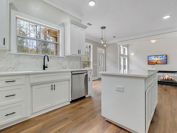 4th image of 2938 Golden Eagle Dr E