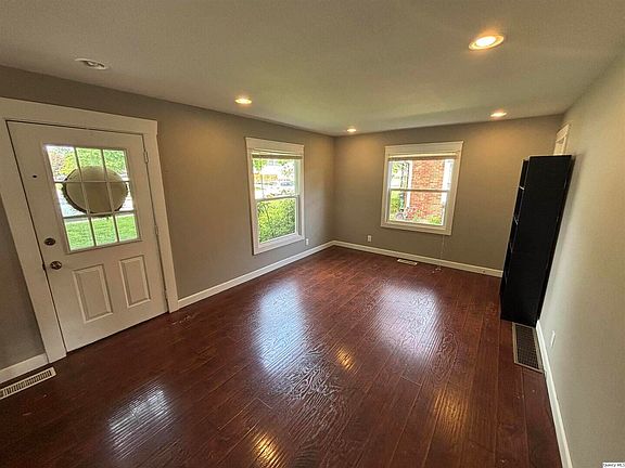 4th image of 2514 College Ave