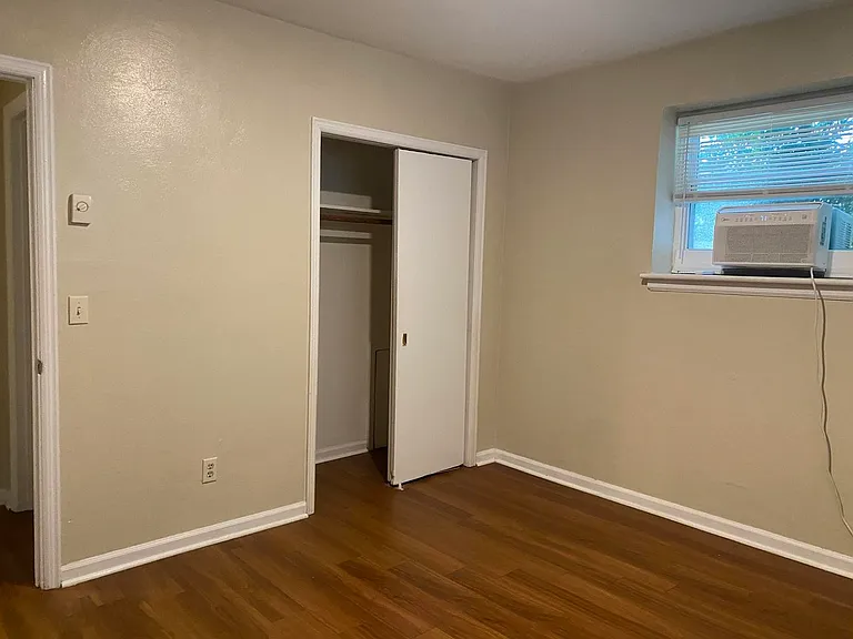 Grandin Court Apartments — Photo 5