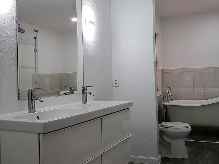 703 Meadow Creek Dr — Photo 23