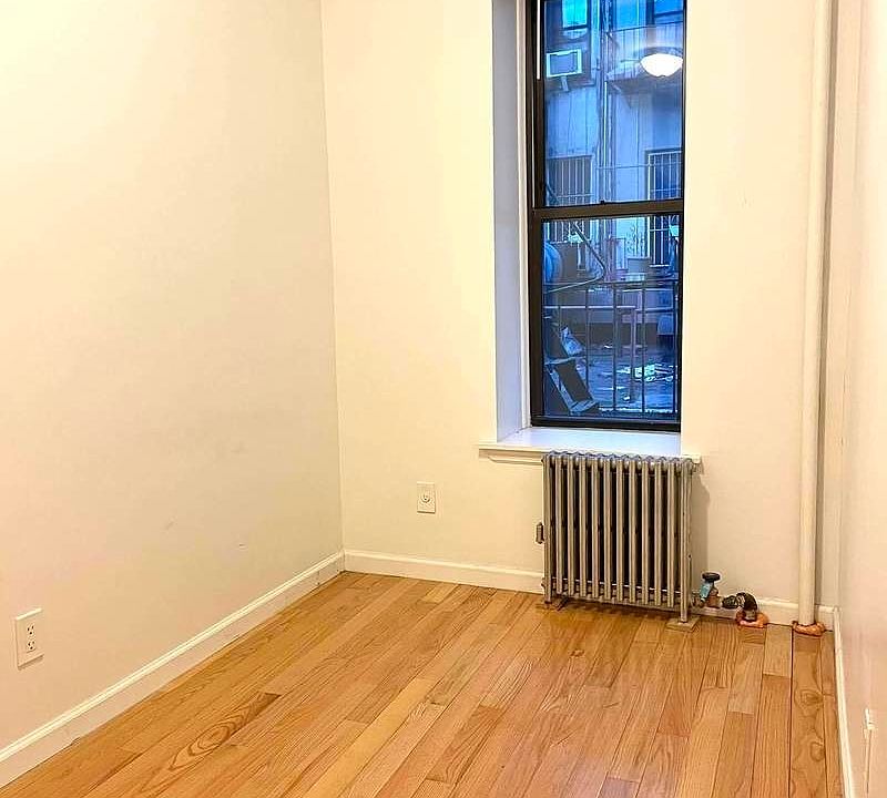2nd image of 80 Mulberry St #8