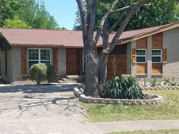 427 Southport Dr — Photo 3