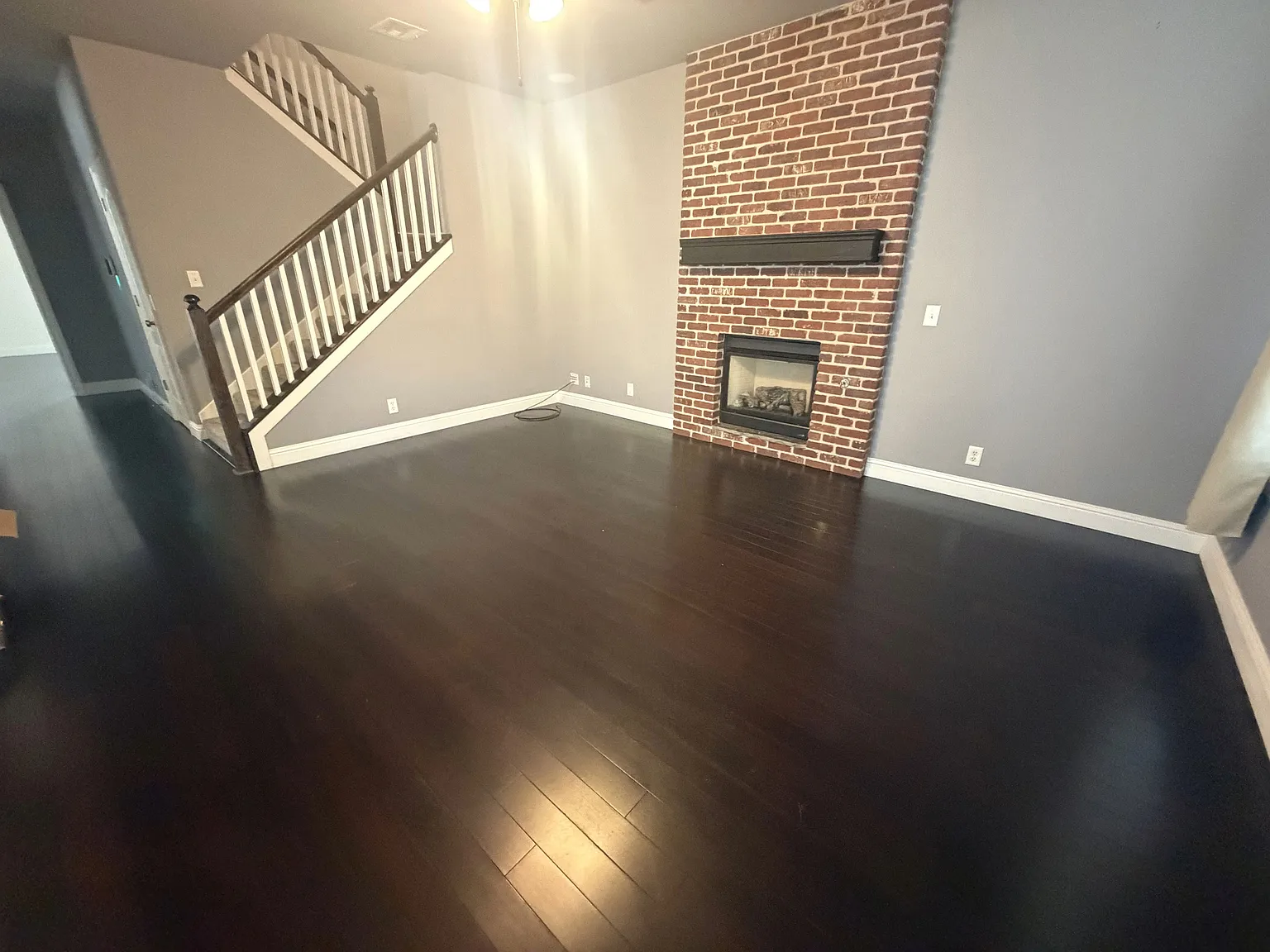 3 bed, 2.5 bath, 2003 sqft, $2,100 — Photo 2