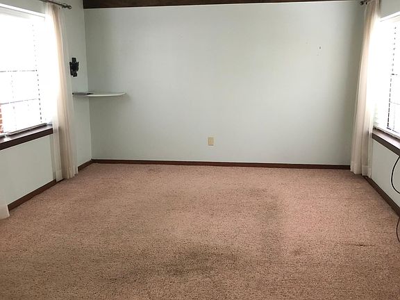 2nd image of 127 W Jones Ln