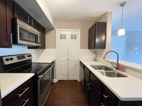 5th image of 445 W 9th St APT 201