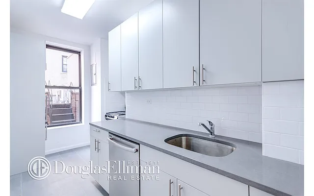 Rented by Douglas Elliman | media 14