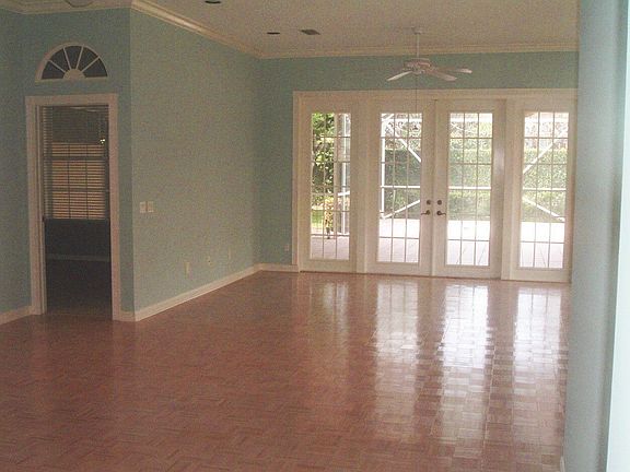 family rm w/ wood floors