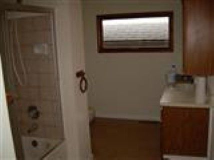 5th image of 2489 Spencer St