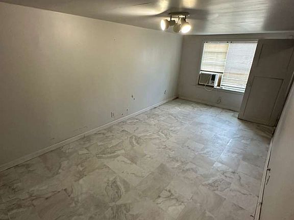 4th image of 344 E Woodrow Pl