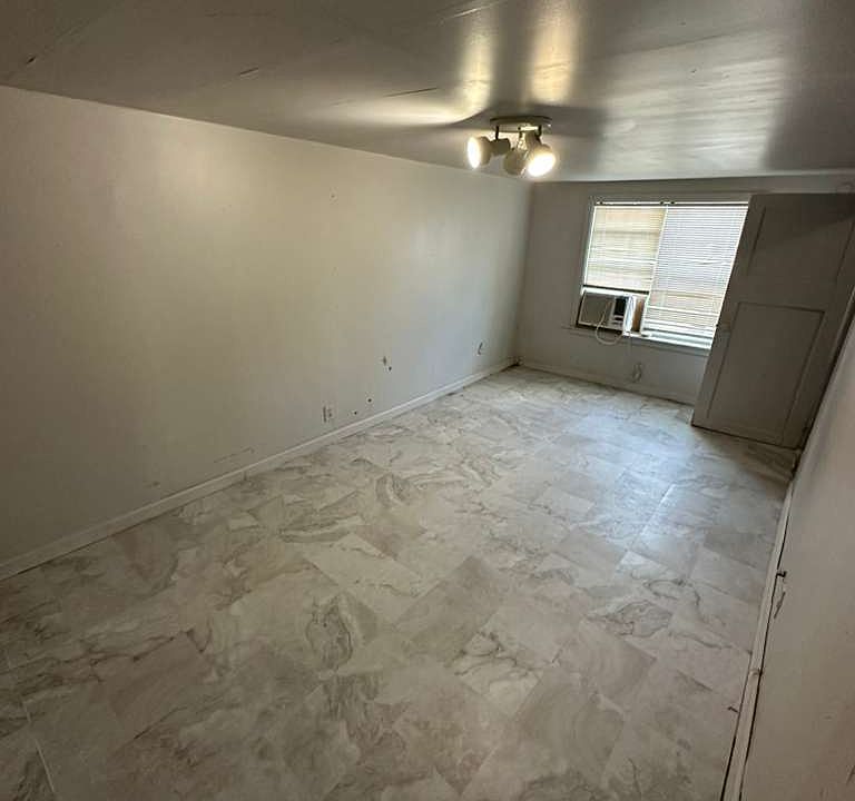 1st image of 344 E Woodrow Pl
