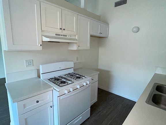 5th image of 10239 Darby Ave APT 5