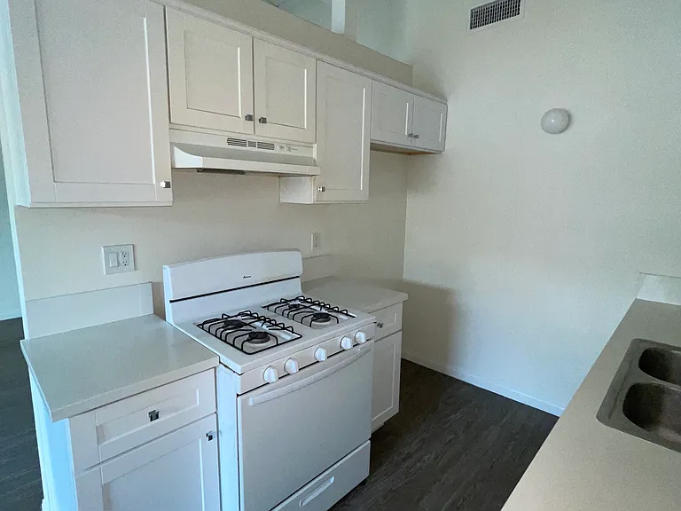 10239 Darby Ave #5 — Photo 5